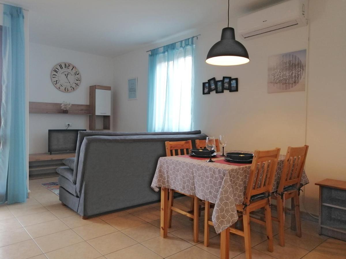 Apartment Layla - Intermezzo With Sea View In Center Of Rabac Eksteriør billede