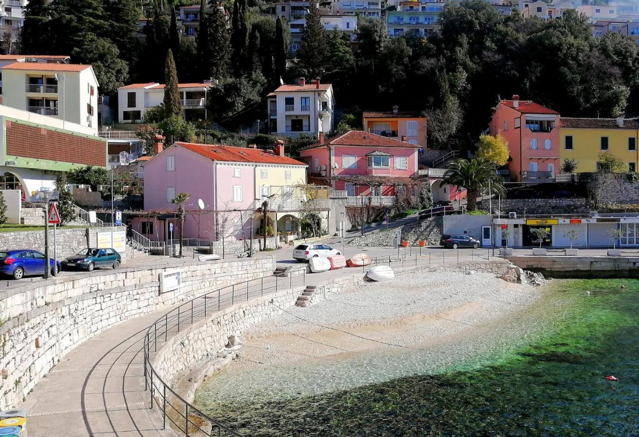Apartment Layla - Intermezzo With Sea View In Center Of Rabac Eksteriør billede