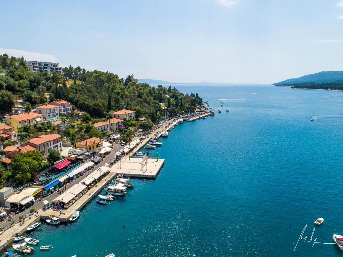 Apartment Layla - Intermezzo With Sea View In Center Of Rabac Eksteriør billede