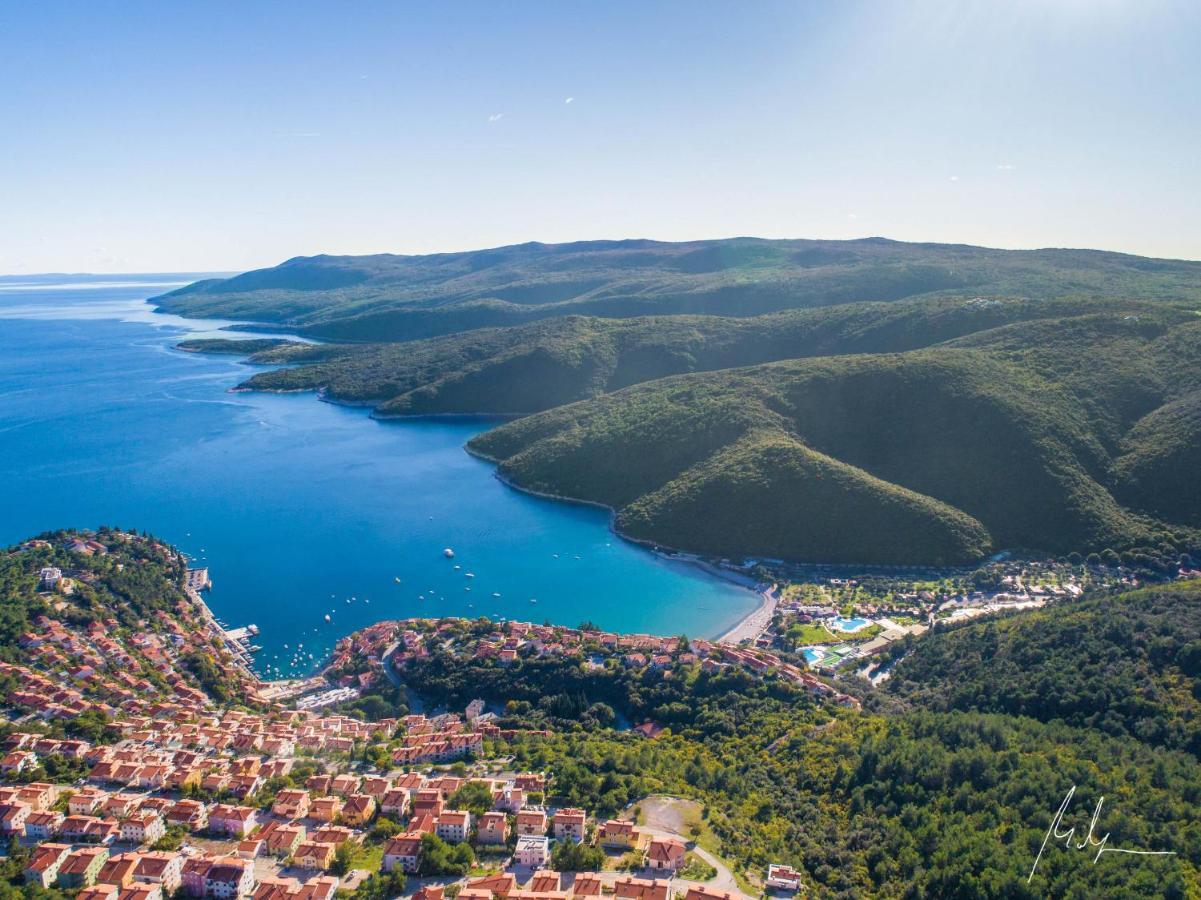 Apartment Layla - Intermezzo With Sea View In Center Of Rabac Eksteriør billede