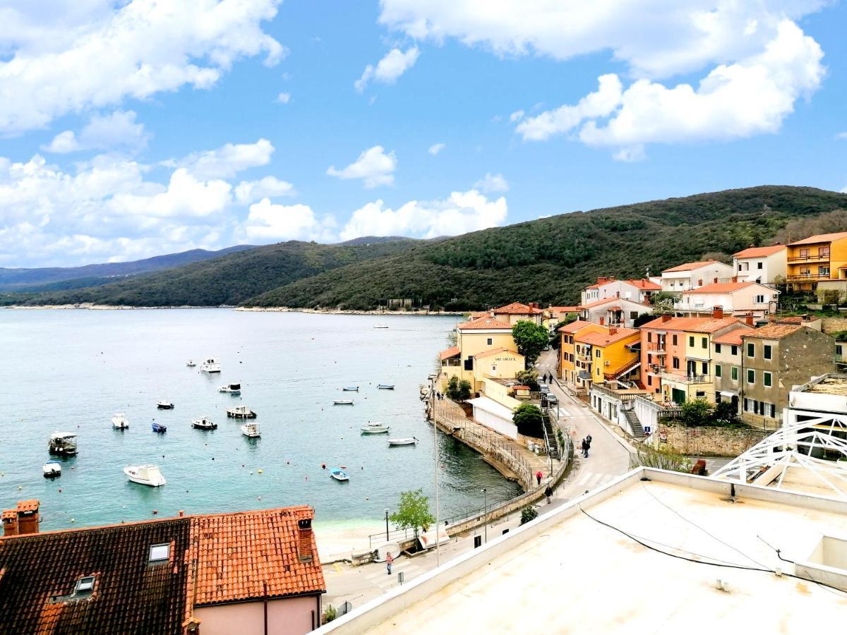 Apartment Layla - Intermezzo With Sea View In Center Of Rabac Eksteriør billede